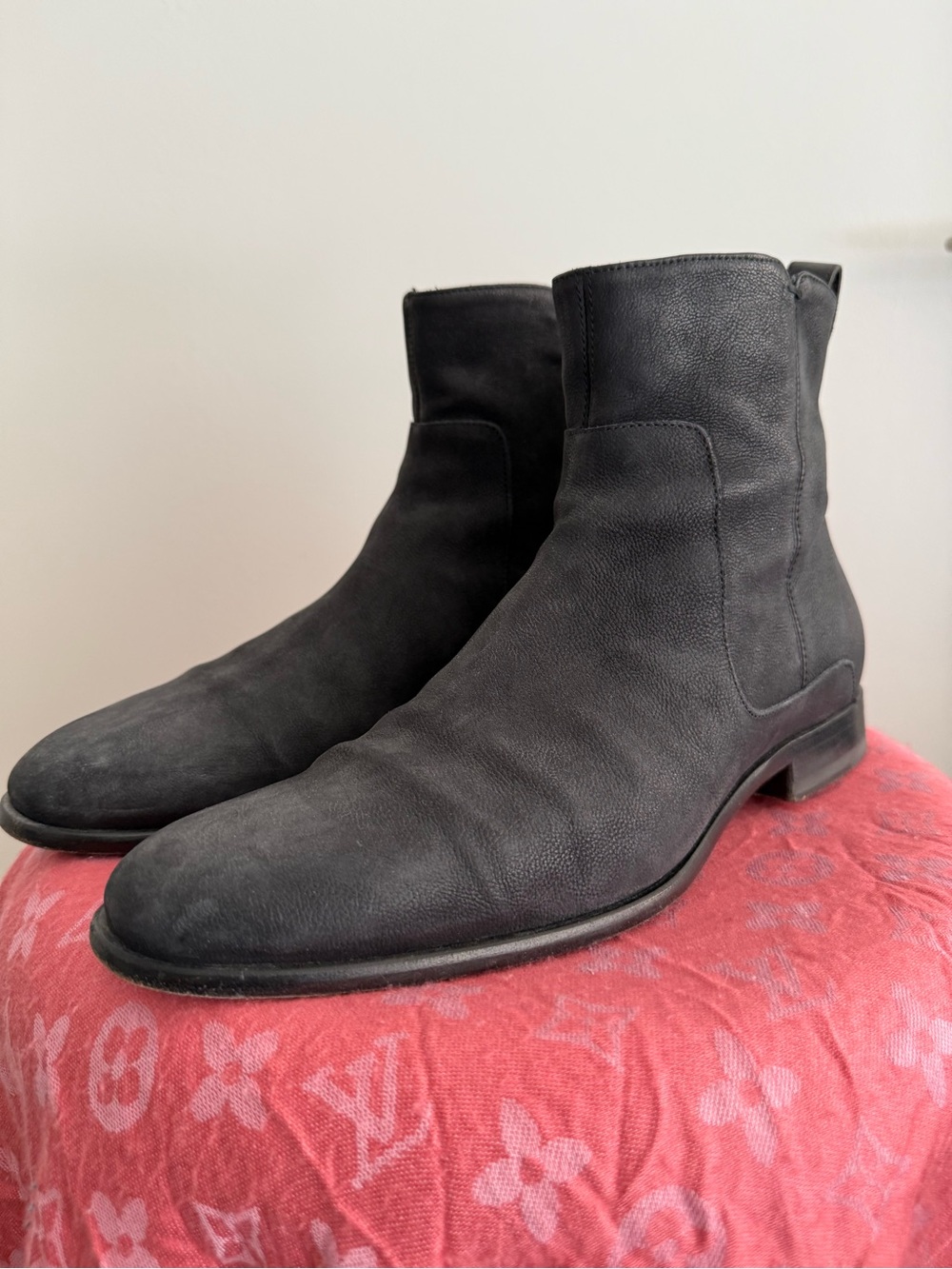 Vince Chelsea Boots size 9